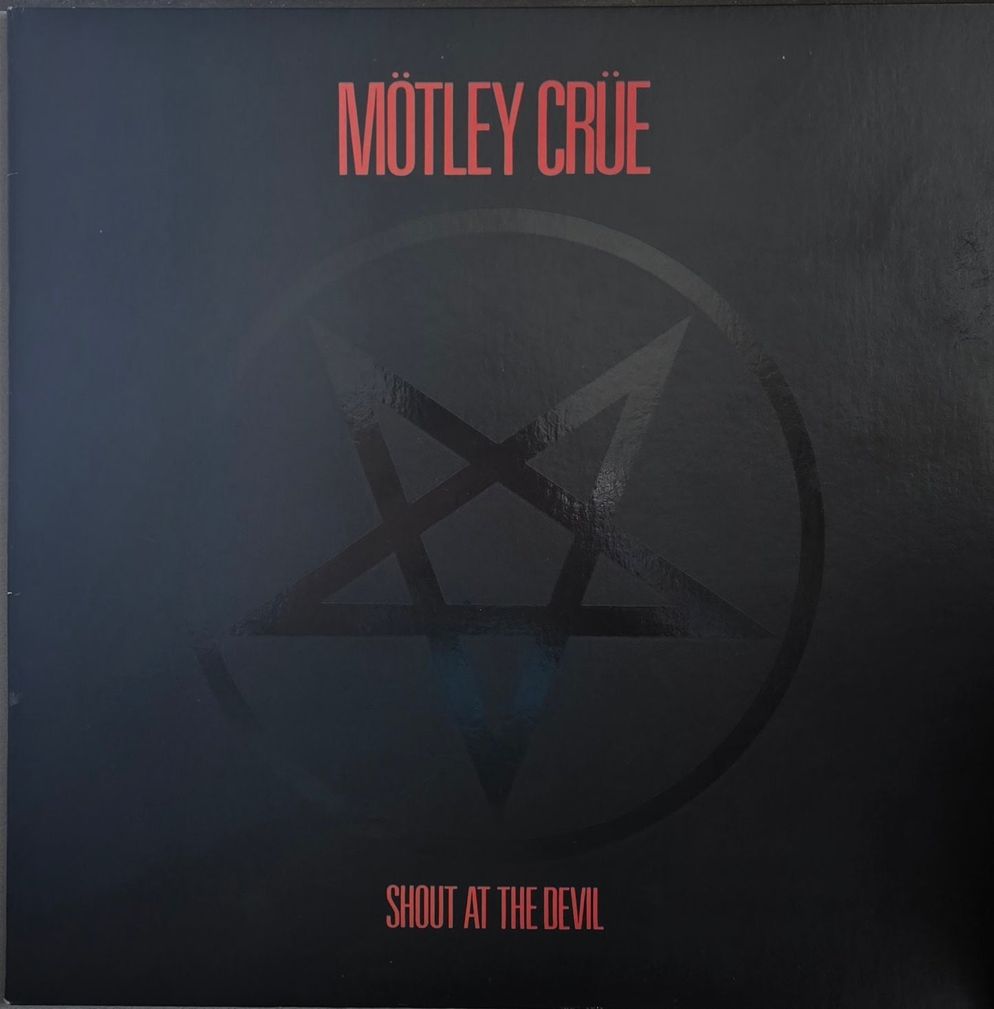 Mötley Crüe – Shout At The Devil