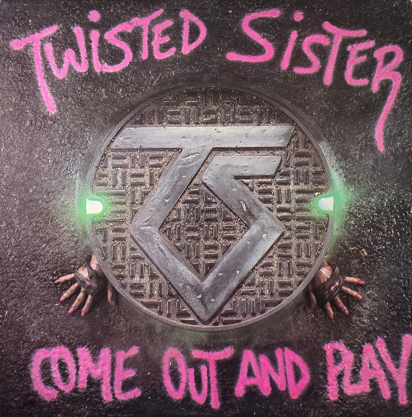 Twisted Sister – Come Out And Play