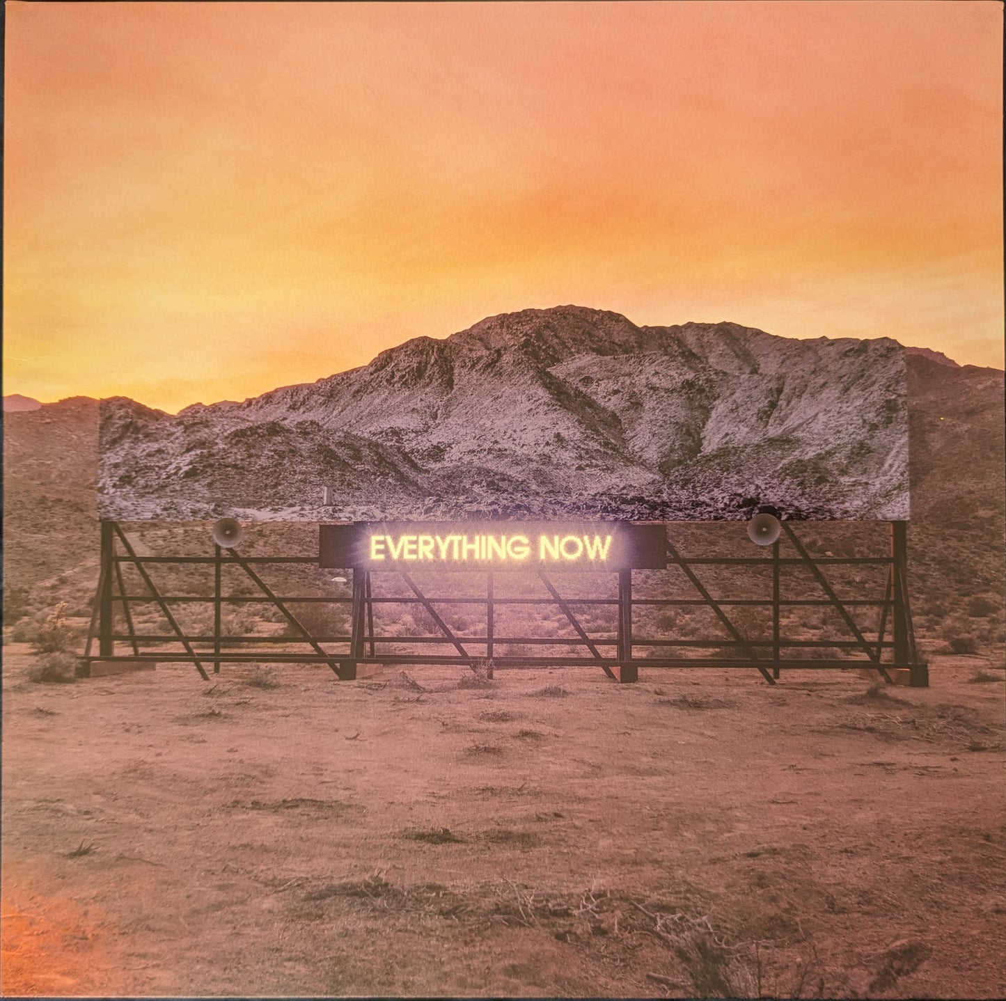Arcade Fire - Everything Now (Day Version)