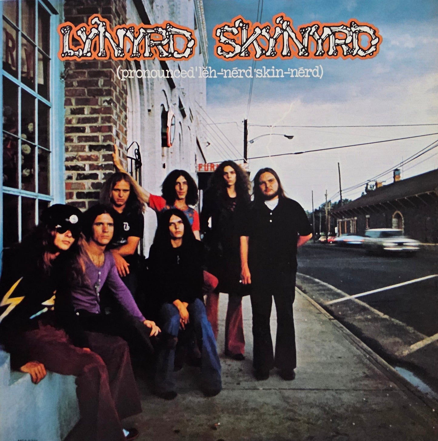 Lynyrd Skynyrd – (Pronounced 'Lĕh-'nérd 'Skin-'nérd)